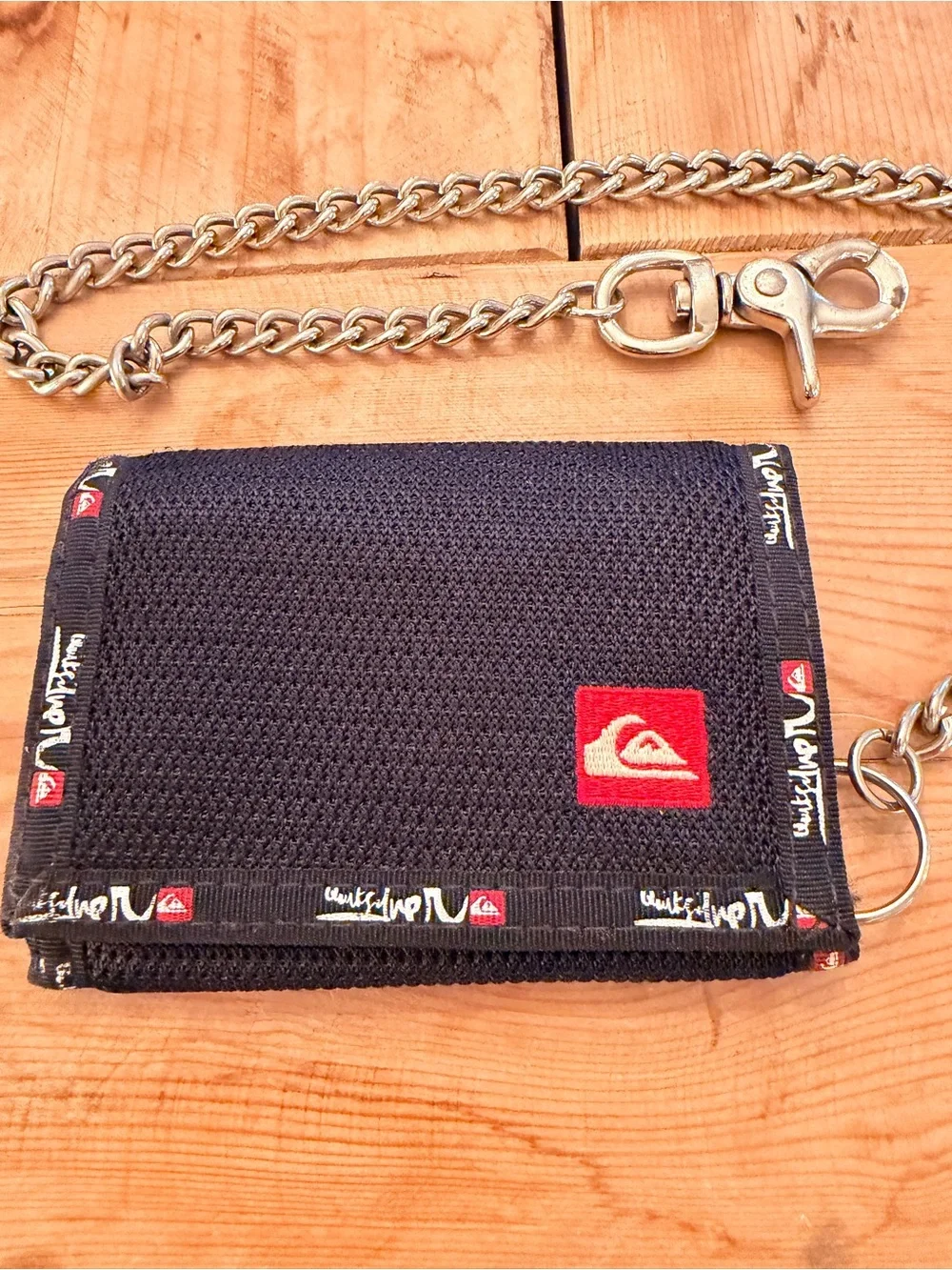 Quiksilver black red nylon chain trifold wallet perfect Y2K-style surf skate